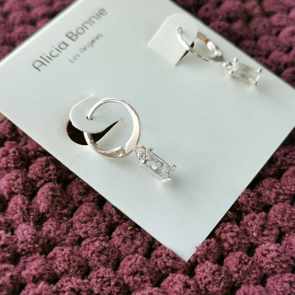 Alicia Bonnie Silver White Crystal Twinkling Treasure huggie drop earrings NEW - Picture 3 of 3